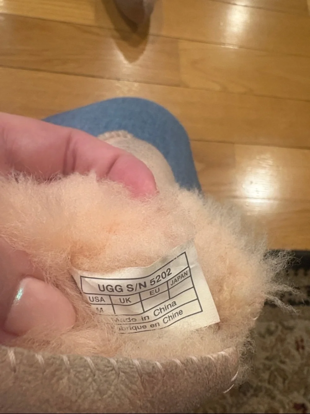 UGG Pink Infant Sheepskin Booties - Picture 4 of 4